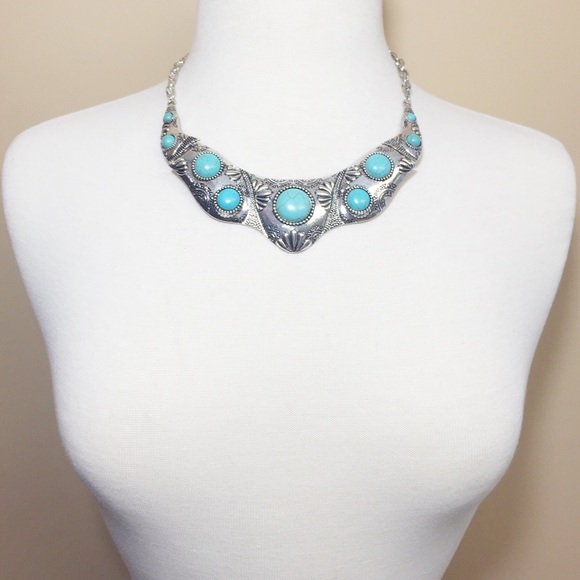 Turquoise Stone Dot Western Necklace Earrings Set - Picture 3 of 3